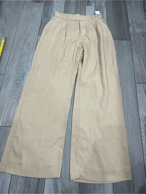 Abercrombie & Fitch Men's Wide-Leg Chinos in Khaki